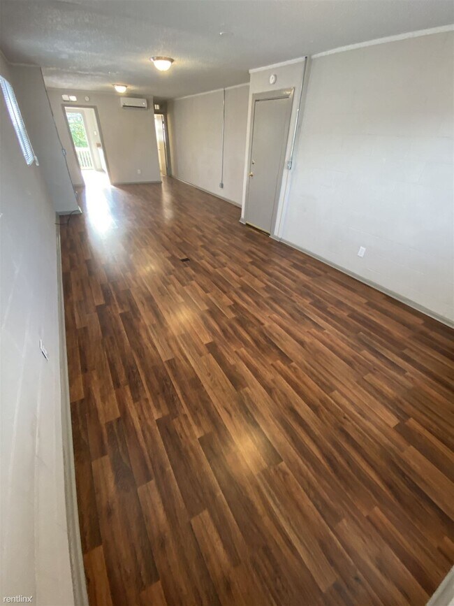 Foto del edificio - Studio, 1 bath 4plex - 1616 Maury St Apt C