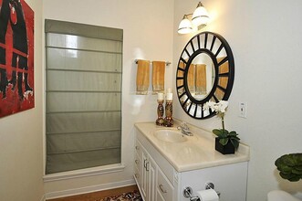 Building Photo - 543 W 16th St