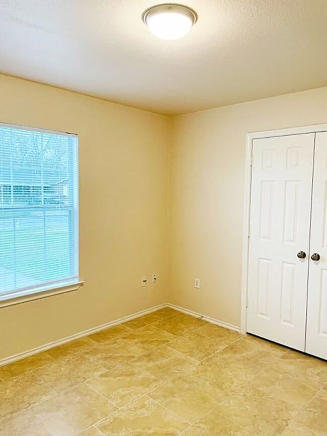 Building Photo - 2235 Toledo St