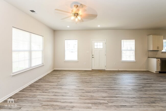 Building Photo - 7117 Plott Rd
