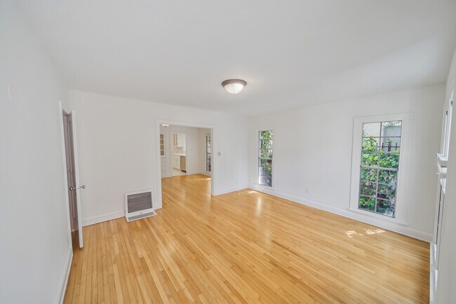 Building Photo - 937 9th St