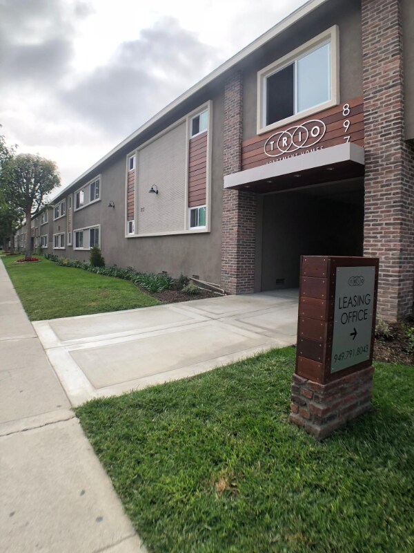 Primary Photo - 897 Center St