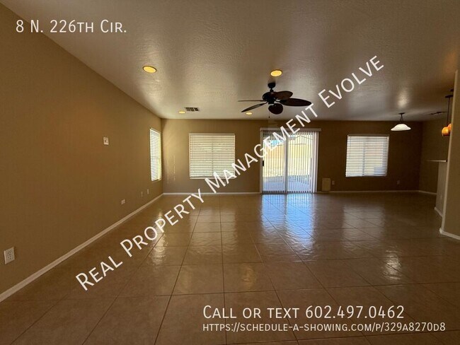 Foto del edificio - 8 N 226th Cir