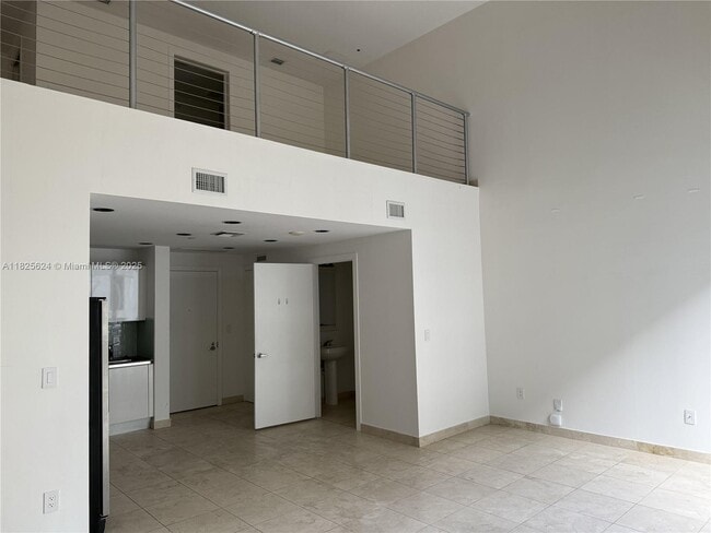 Building Photo - 1060 Brickell Ave
