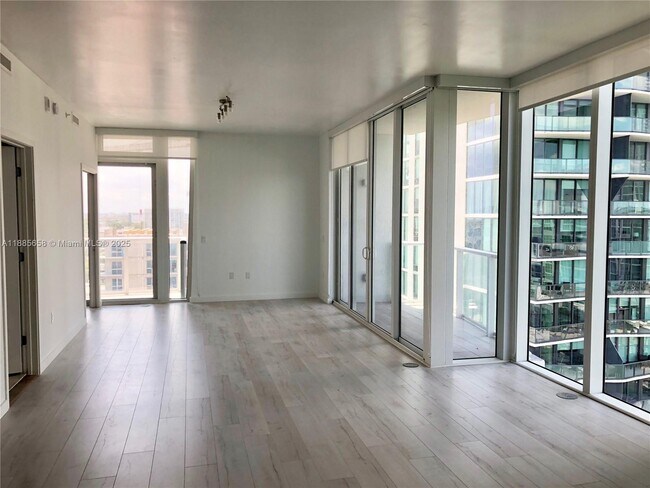Foto del edificio - 601 NE 27th St