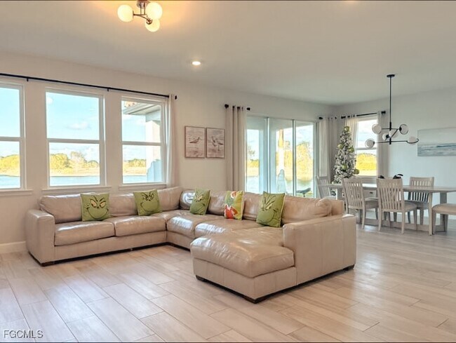 Foto del edificio - 2038 Grove Dr