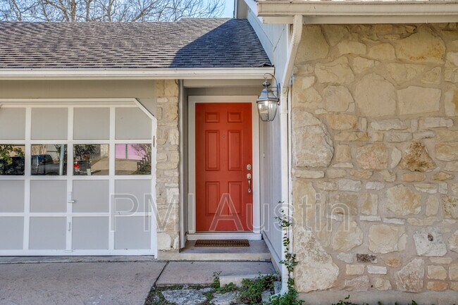 Building Photo - 8409 Spring Valley Dr