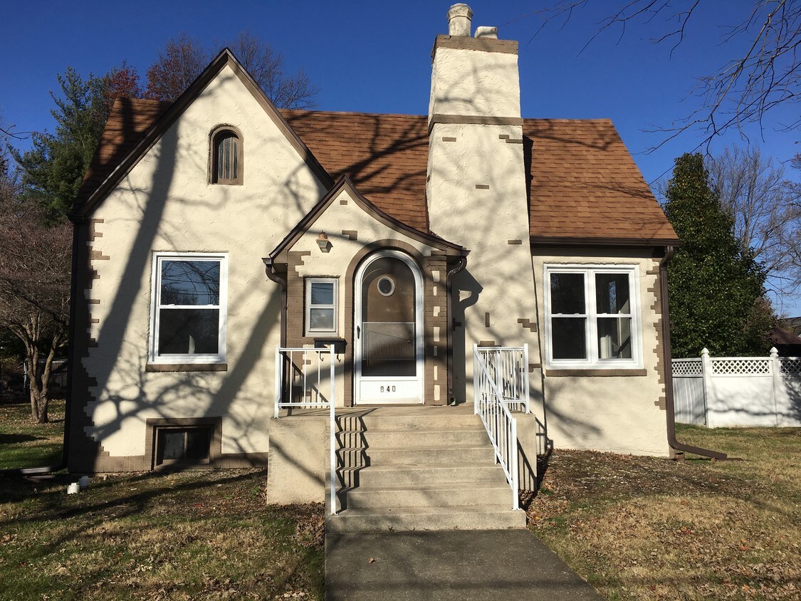 Primary Photo - 840 Edgehill Rd