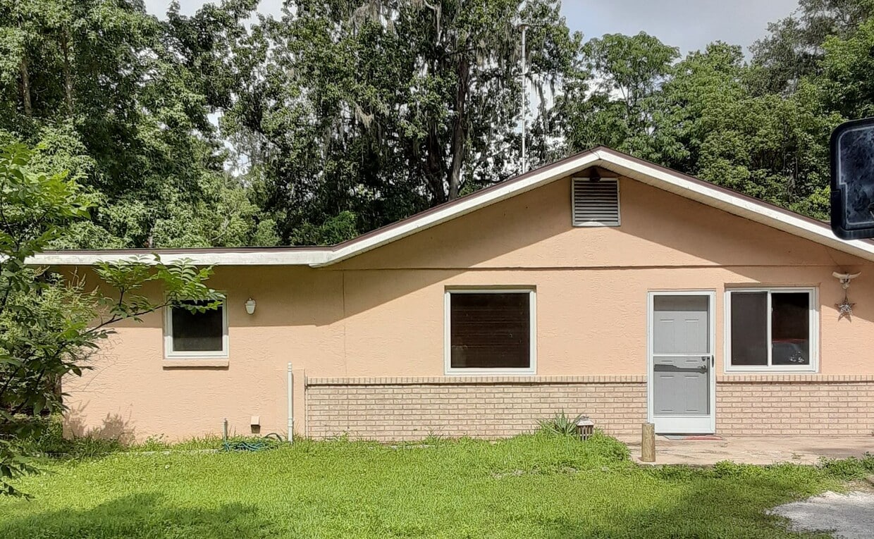Foto principal - Adorable 2 Bedroom 1 Bath in Brooksville