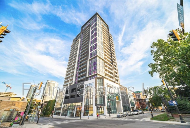 Photo principale - 15 Queen St S
