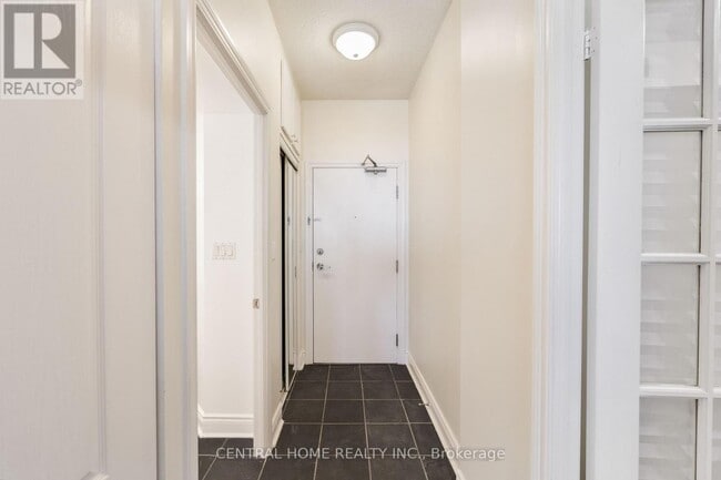 Building Photo - 2 Rean Dr