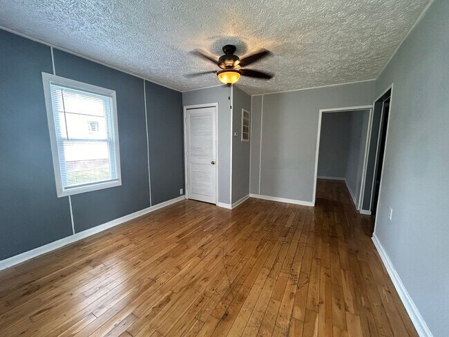 Foto del edificio - 3 Bedroom Available Now!