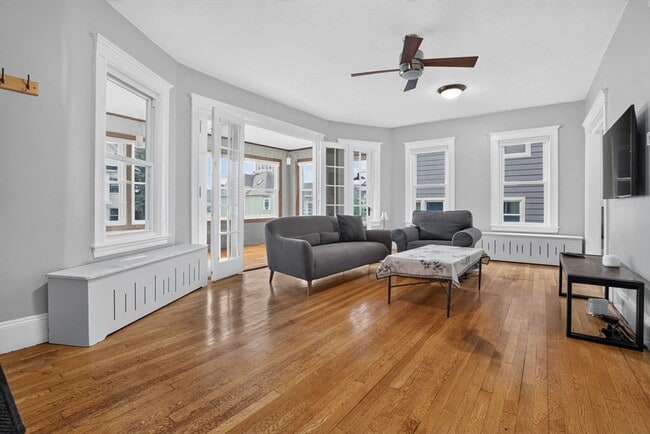 Building Photo - 453 Broadway