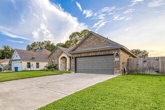 Building Photo - 421 N Amherst Dr