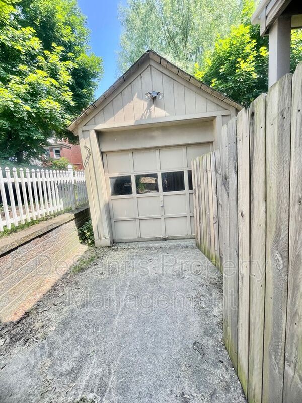 Foto del edificio - 330 Elizabeth Ave