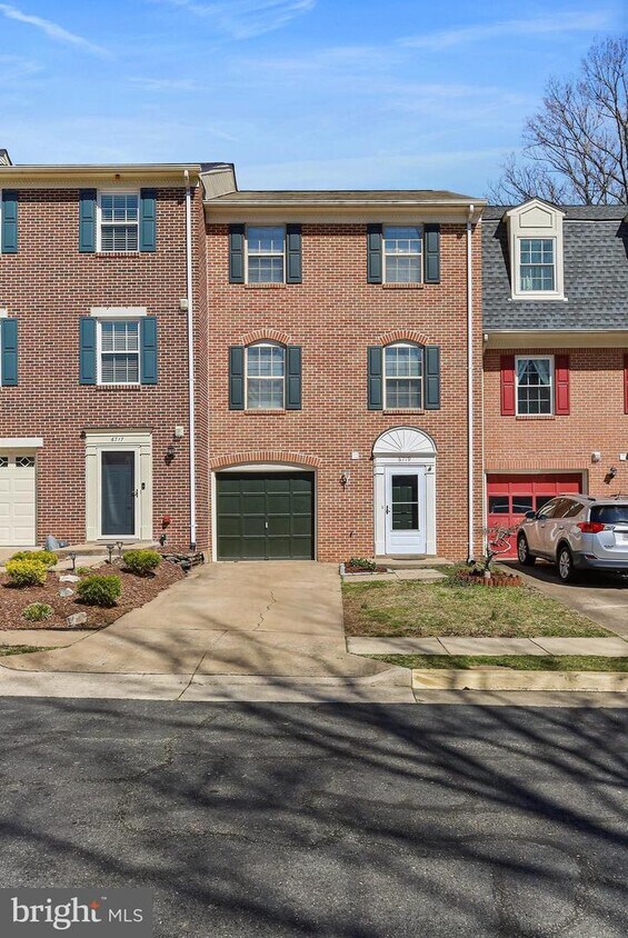 Foto principal - 6719 Sunset Woods Ct