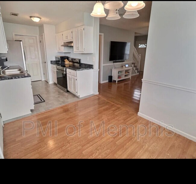 Building Photo - 5595 Oak Branch Cir N