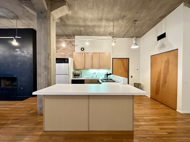 Building Photo - 110 N Peoria St