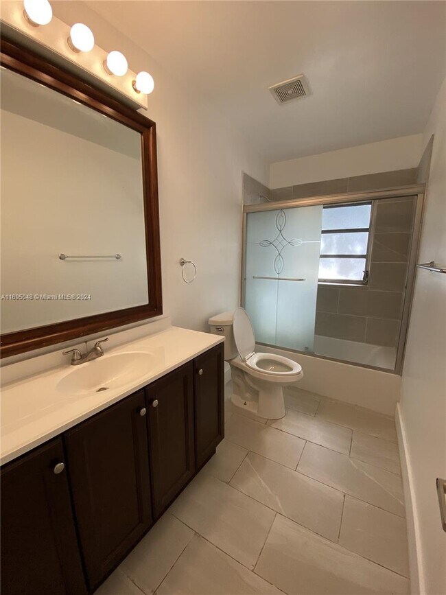 Foto del edificio - 5746 Polk St