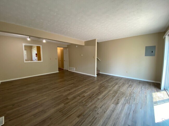 Foto del edificio - 1300-1302 Hickory Grove Lane
