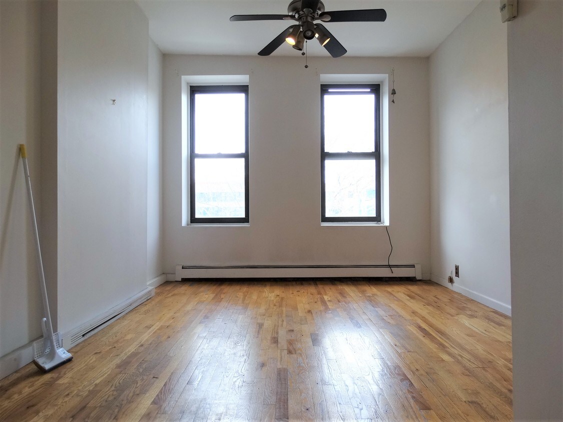 Primary Photo - 209 Franklin Ave