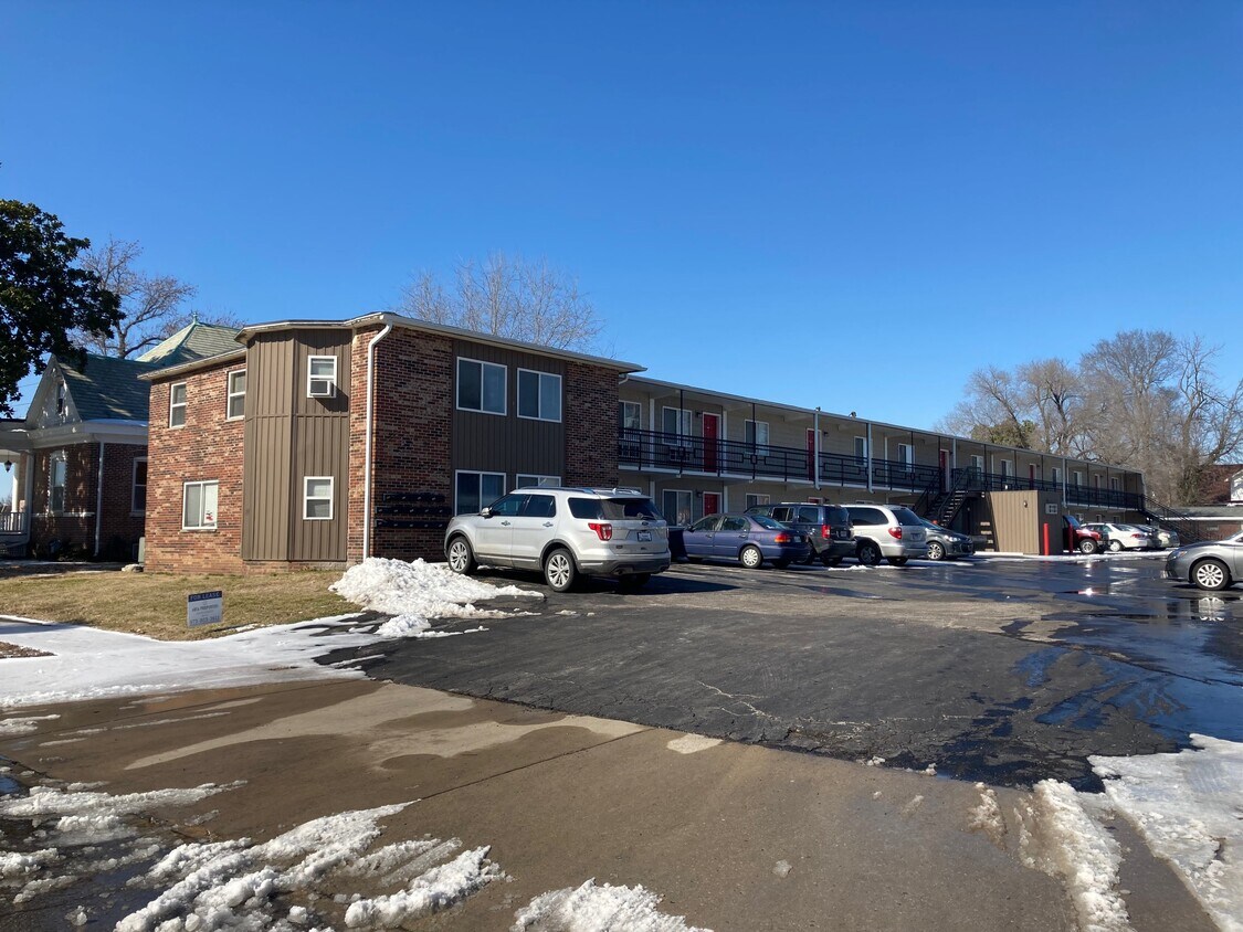 200 Oak St Unit 101, Cape Girardeau, MO 63703 Room for Rent in