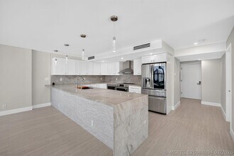 Building Photo - 209 N Fort Lauderdale Beach Blvd