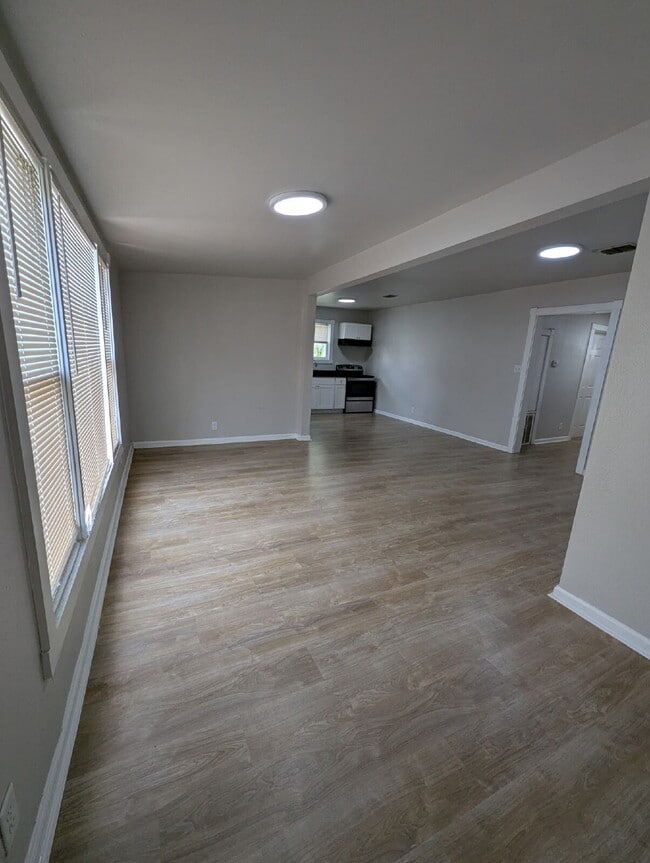 Building Photo - 2 BEDROOM BUNGALOW IN DIGNOWITY