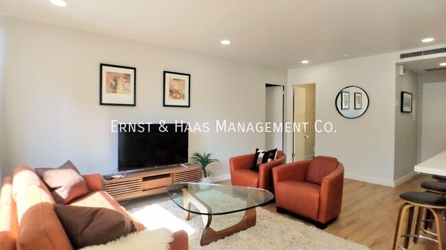 Building Photo - Beautifully Remodeled Condo Located in Pri...