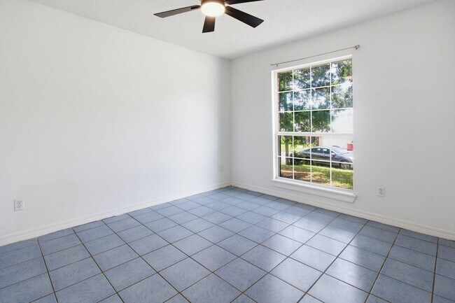 Building Photo - 5135 Whitehurst Ln
