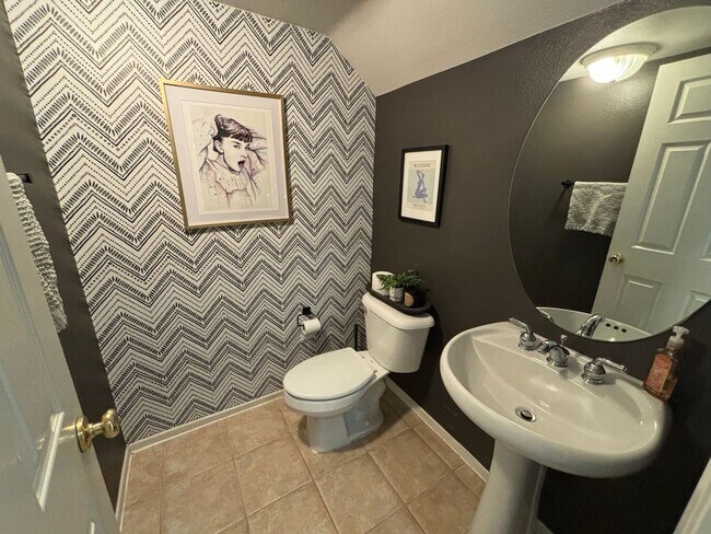 Building Photo - 2 Bedroom Townhome for Rent in Valencia!