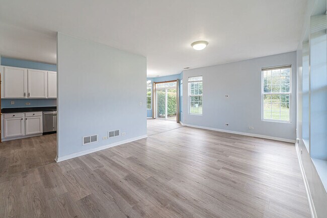 Building Photo - 2550 Evergreen Cir