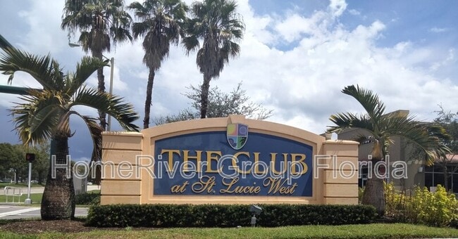 Building Photo - 131 SW Palm Dr