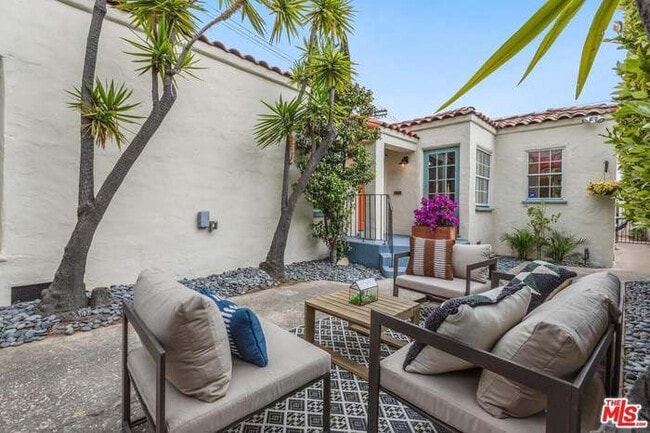 Photo - 464 S Sherbourne Dr House