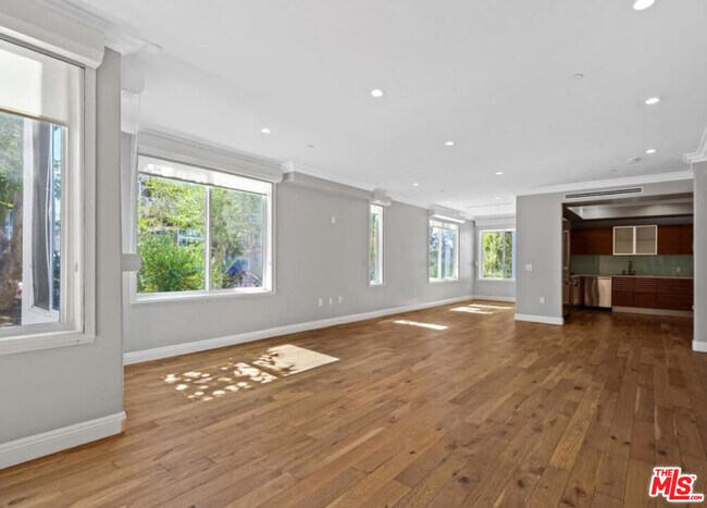 Building Photo - 1283 Havenhurst Dr