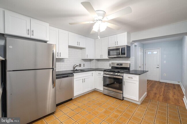 Foto del edificio - 713 Clymer St