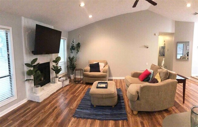Foto del edificio - 117 Riverchase Dr