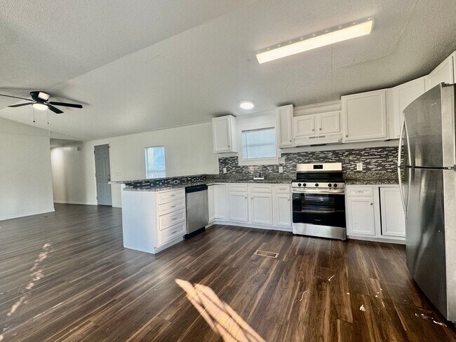 Building Photo - 1007 Spooner St