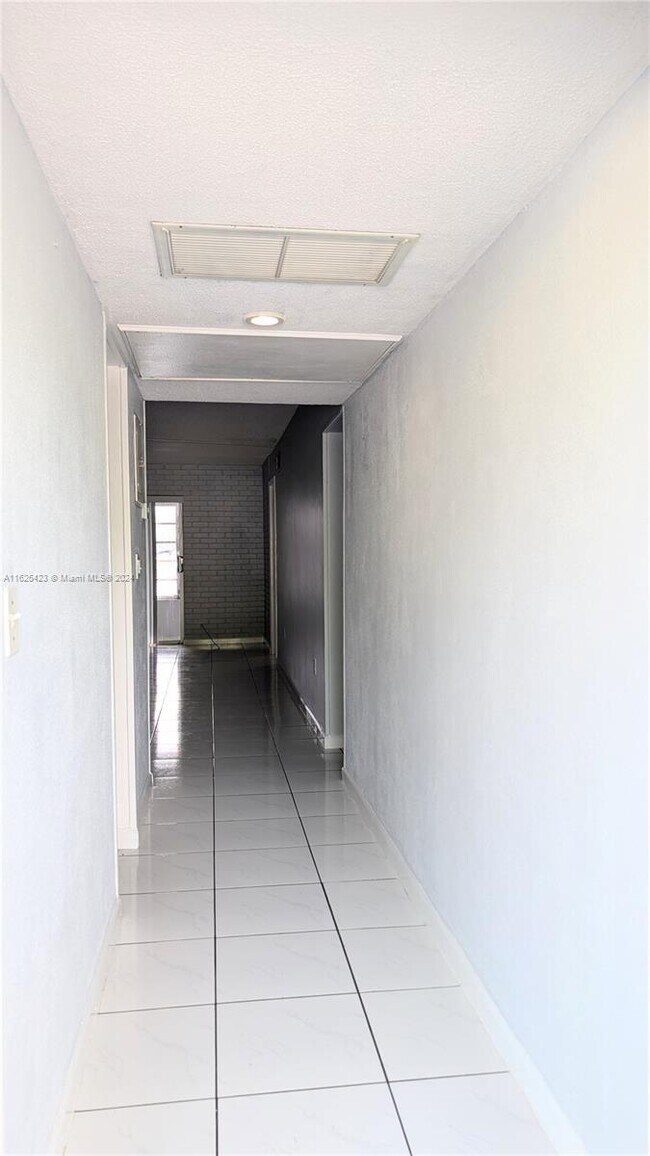 Foto del edificio - 19051 NE 2nd Ave