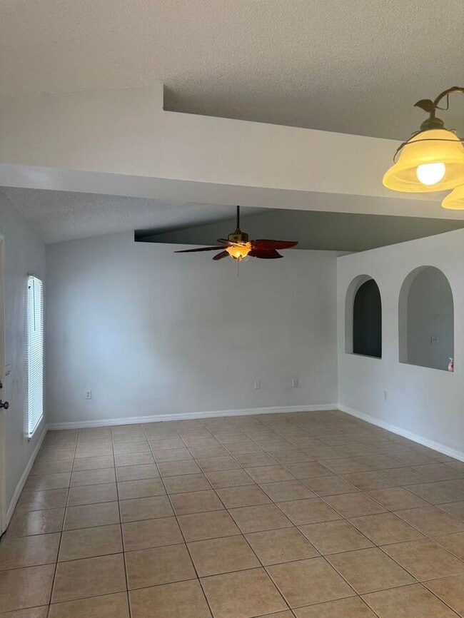 Building Photo - Single Family Home in Poinciana