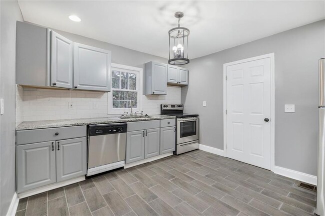 Building Photo - 160 Adeline Ave NW
