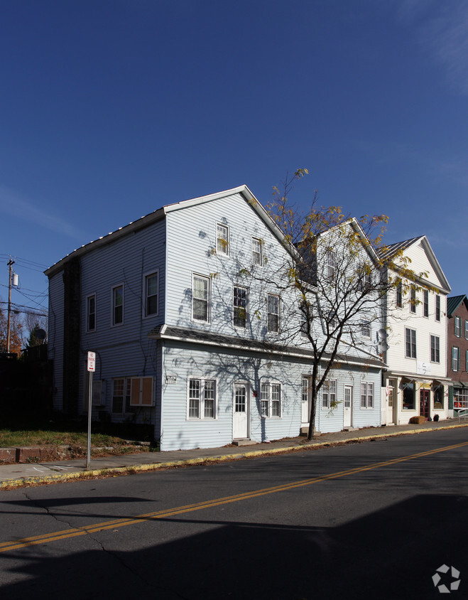 Primary Photo - 3033-3035 Main St