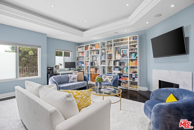 Building Photo - 959 N Doheny Dr