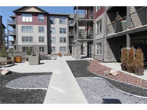 Building Photo - 105 Ambleside Dr SW