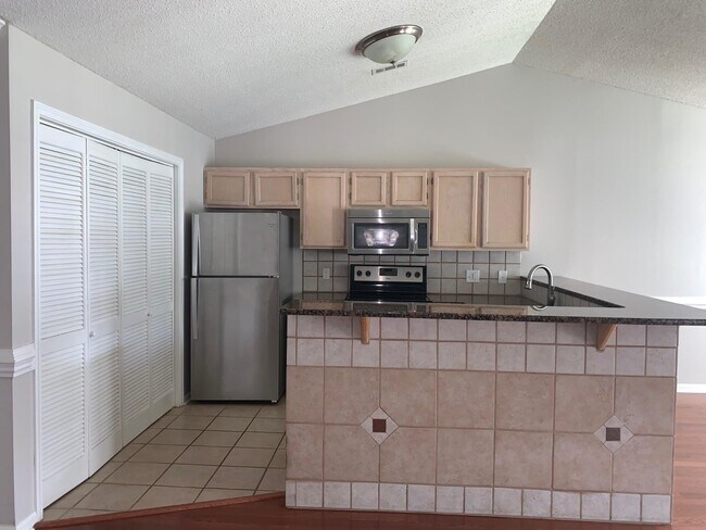 Building Photo - 3006 Mulberry Ln