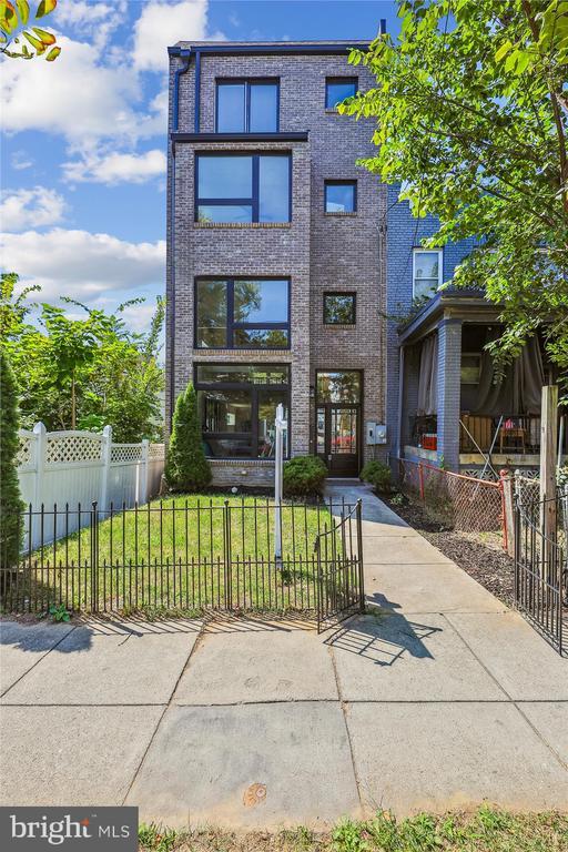 Foto principal - 5316 9th St NW