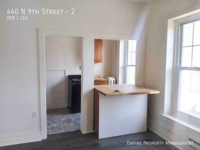 Building Photo - 440 N 9th St