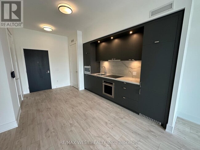 Building Photo - 259 The Kingsway