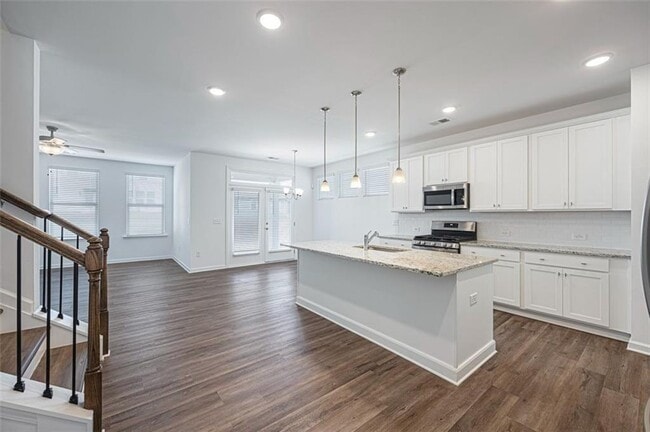 Building Photo - 109 Everett Sq