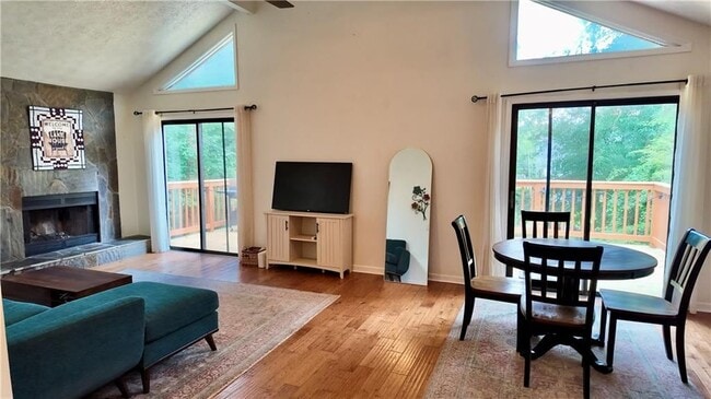 Foto del edificio - 947 Lake Dr SW